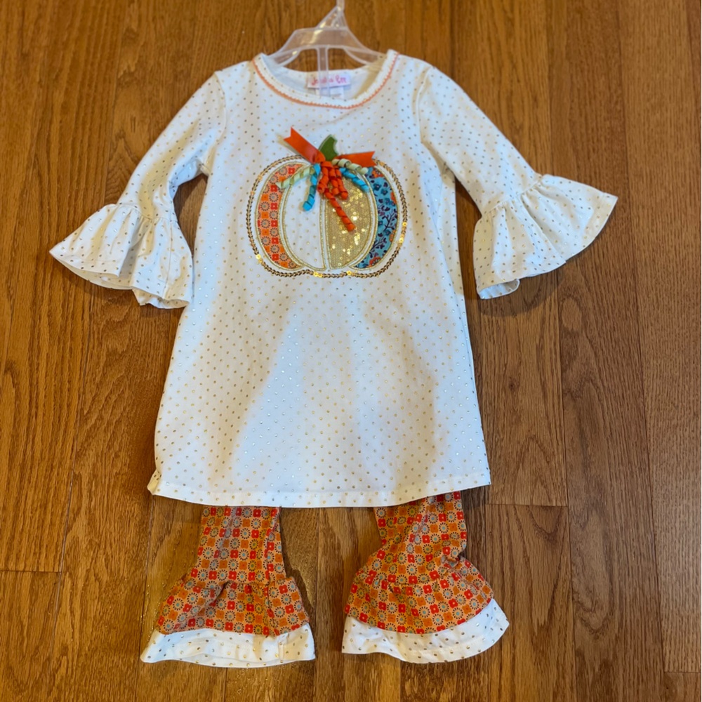 Jessica Ann 2 piece size 5 Pumpkin Outfit with Ruffled Pant and Pumpkin Appliqué